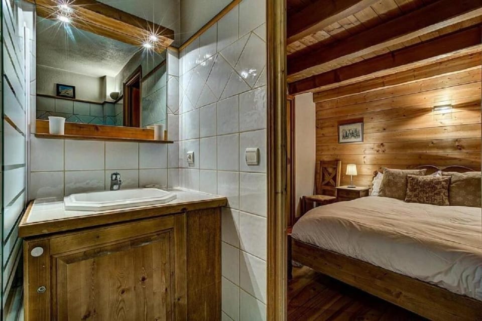 Bed, Bathroom, Bedroom