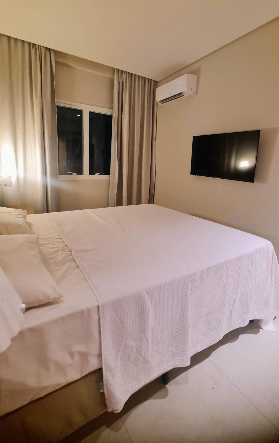 Bed, Bedroom, air conditioner