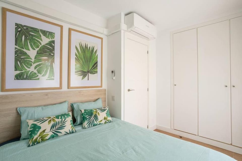 Sea view, pool, free parking, wifi, Port Aventura Apartment in Salou