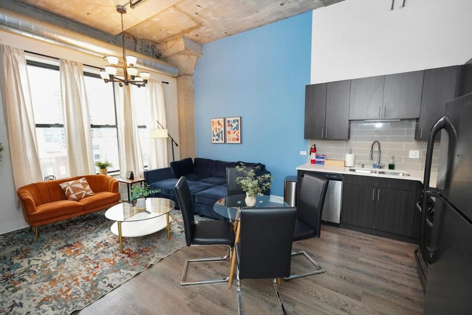 McCormick Place Modern 2BR Loft in Downtown Chicago Michigan Avenue with Optional Parking Near Soldier Field Apartment in South Loop