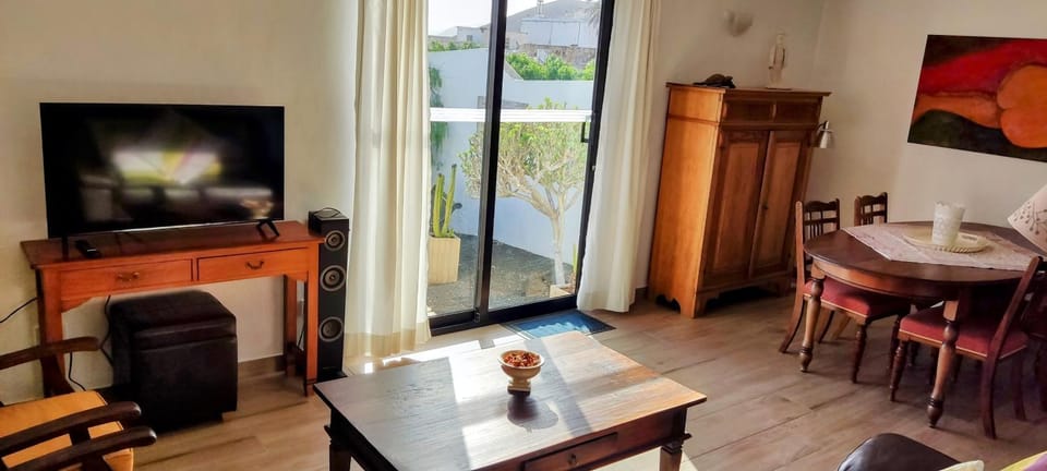 Living room, Dining area, Entertainment, internet