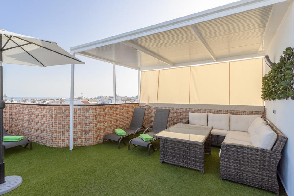 Property building, Balcony/Terrace, Living room