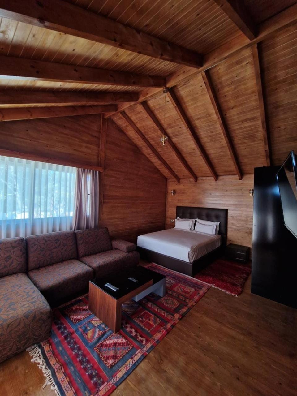 Bed, Living room, Photo of the whole room, Seating area, Bedroom
