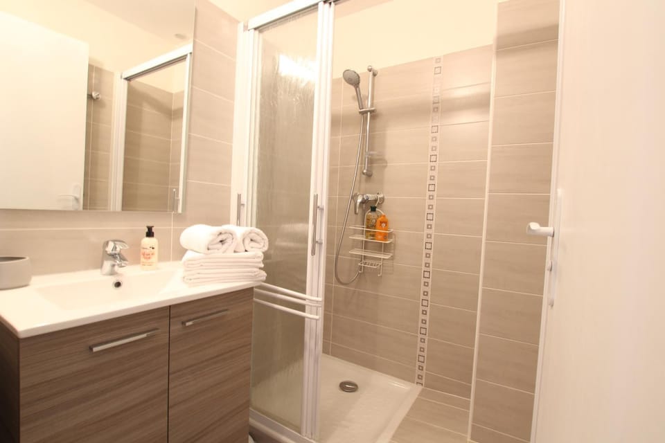 Shower, Bathroom