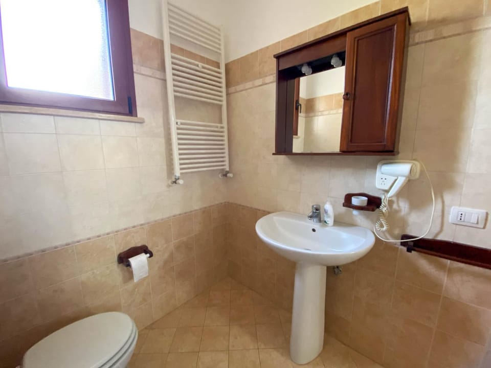 Toilet, Bathroom, bidet, towels