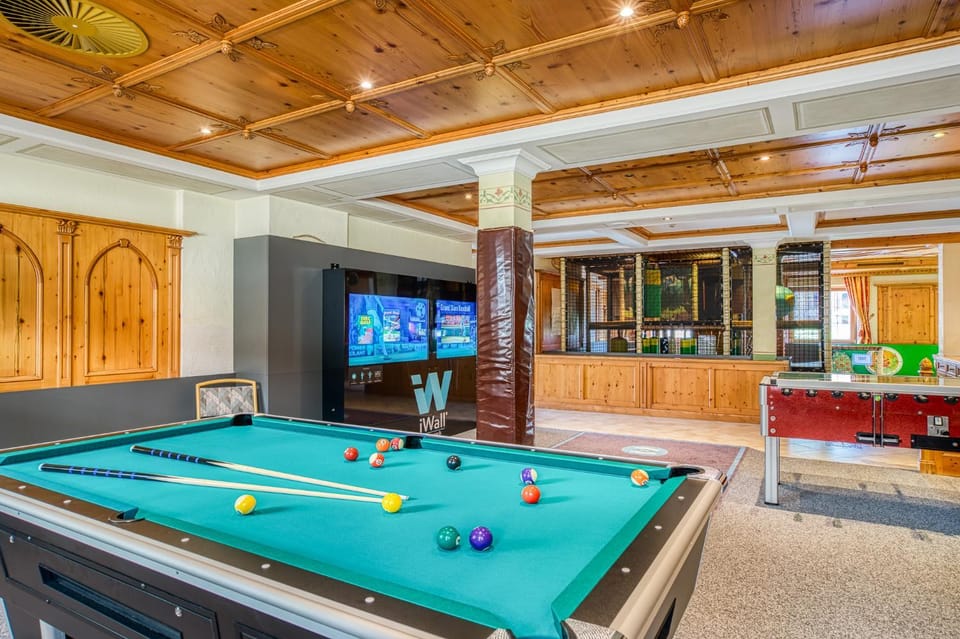 Communal lounge/ TV room, Billiard, Game Room