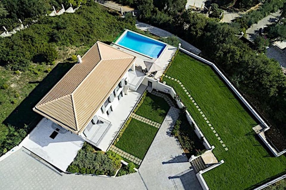 Bird's eye view, Pool view