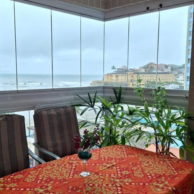Apartamento, ampla sacada com vista para o mar! Apartment in Itanhaém