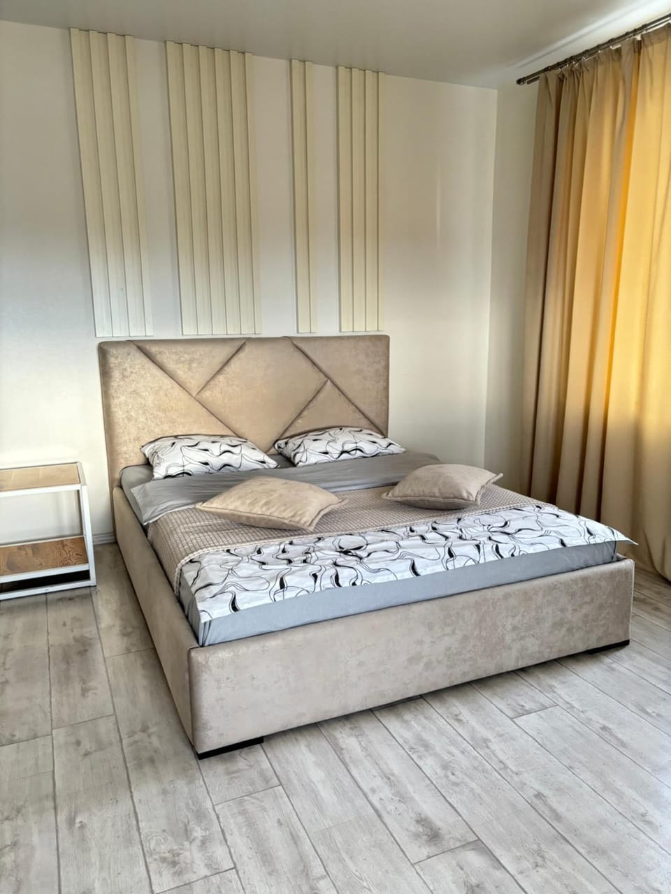Апартаменти люкс в центрі, на вулиці Набережна,10 ,замок Любарта Apartment in Ukraine