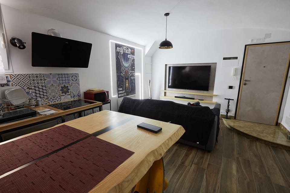 Communal lounge/ TV room, TV and multimedia, Living room, Lounge or bar, Seating area