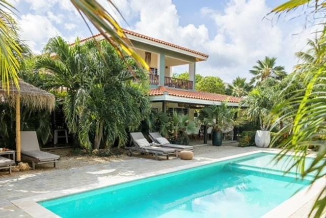Property building, Garden, Swimming pool