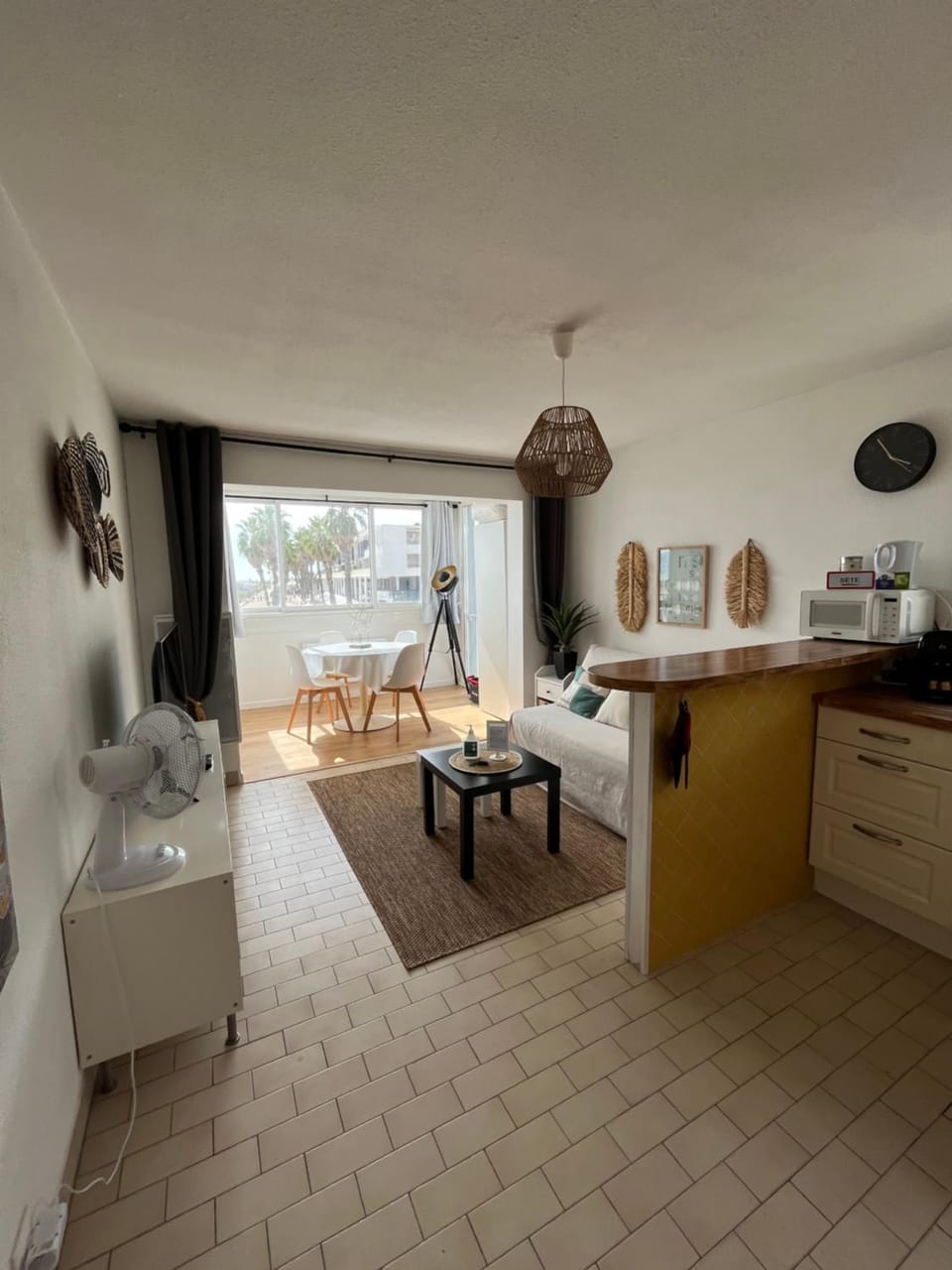 Communal lounge/ TV room, Living room, Dining area