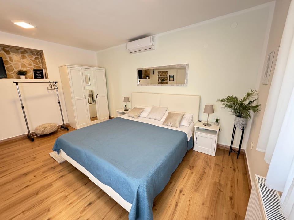 Bed, Bedroom, air conditioner