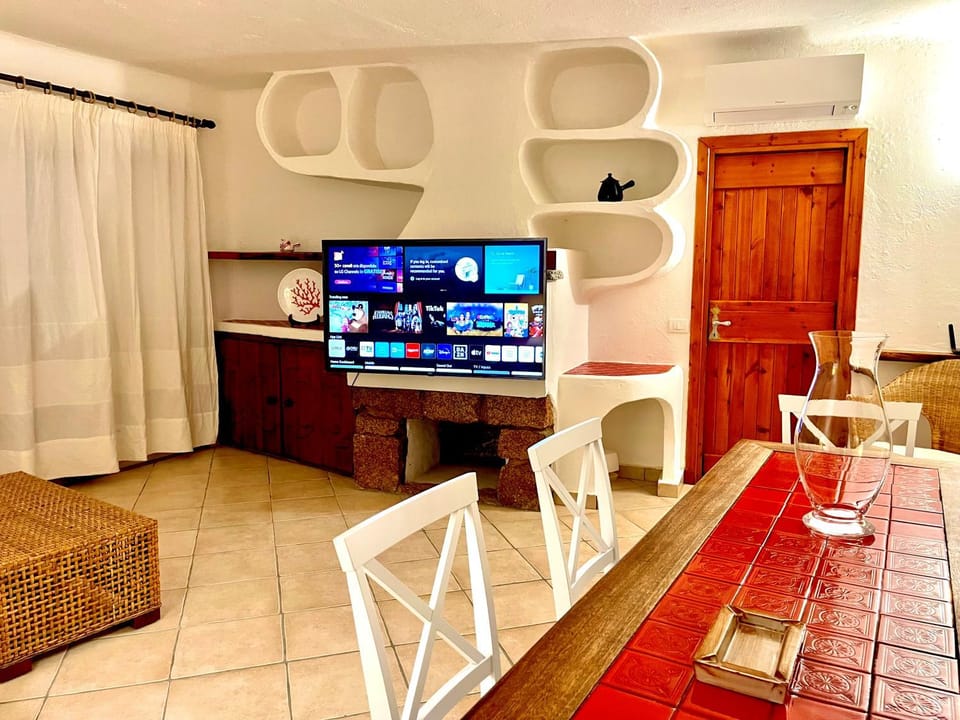 TV and multimedia, Living room, Dining area, Entertainment, air conditioner, air conditioner