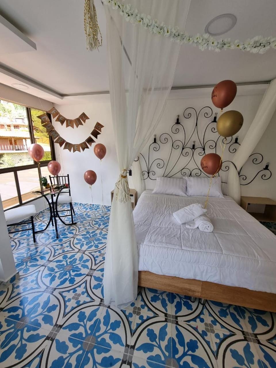 Bed, Photo of the whole room, Decorative detail, Bedroom, towels