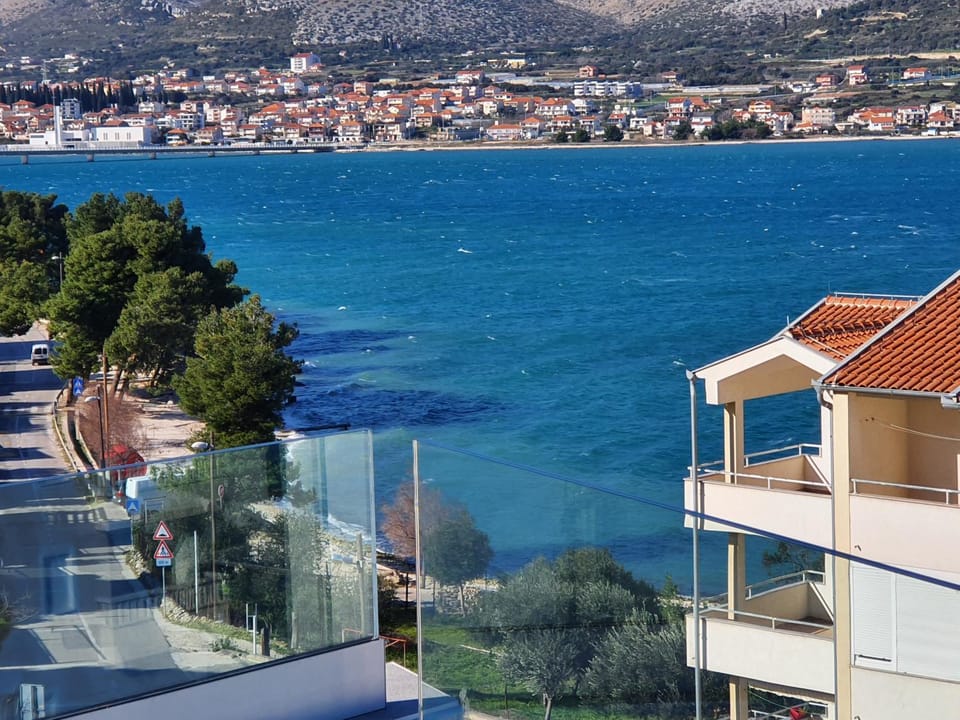 Neighbourhood, Sea view