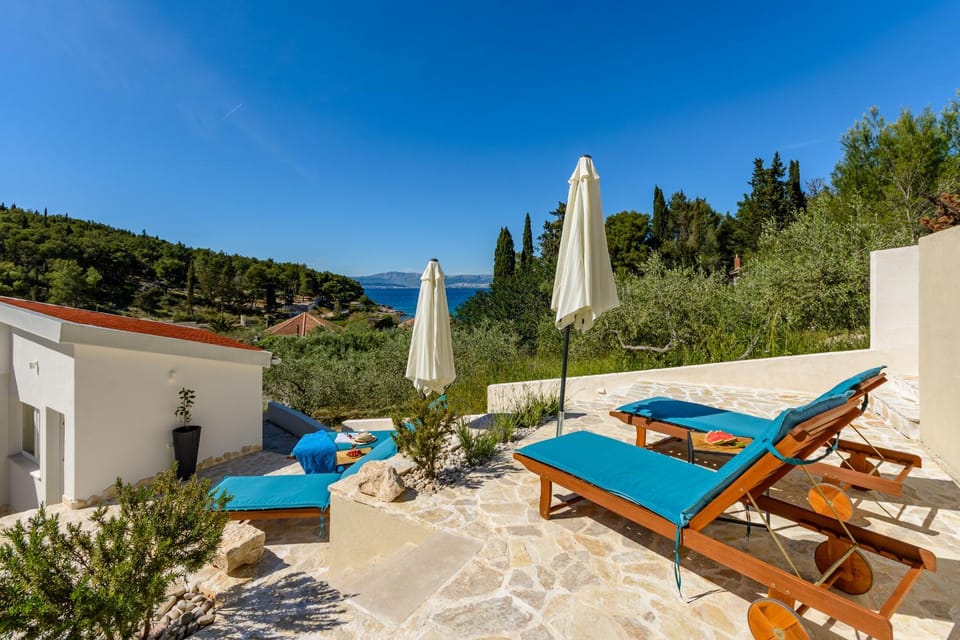 Property building, Sea view, Swimming pool