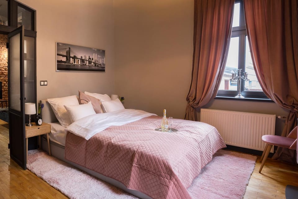 Bed, Photo of the whole room