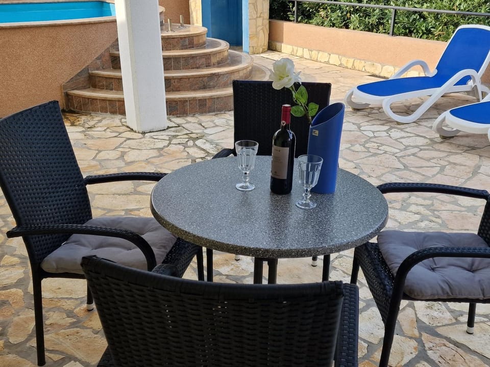 Seating area, sunbed