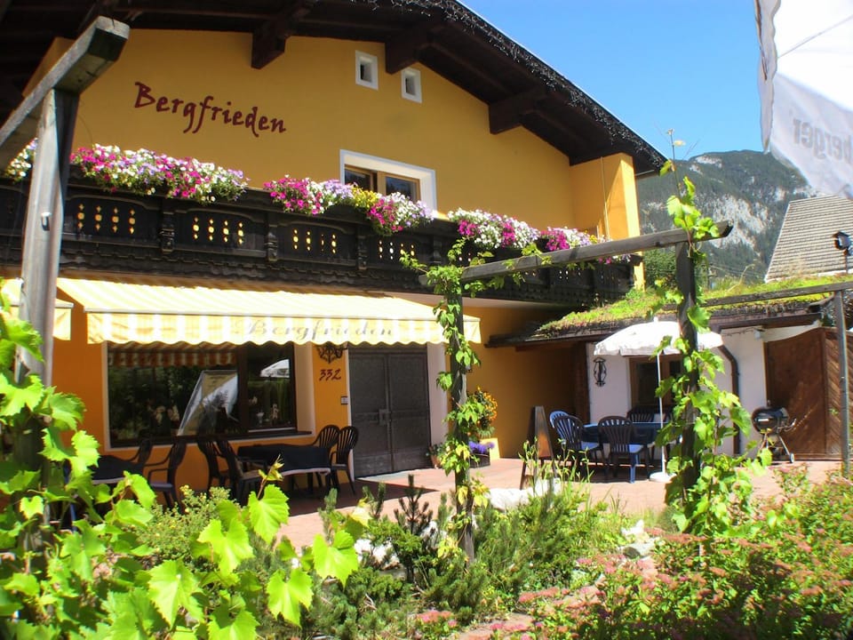 Facade/entrance, Garden