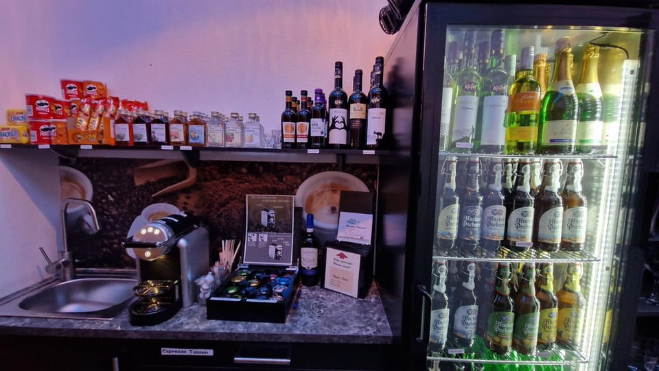 Restaurant/places to eat, oven