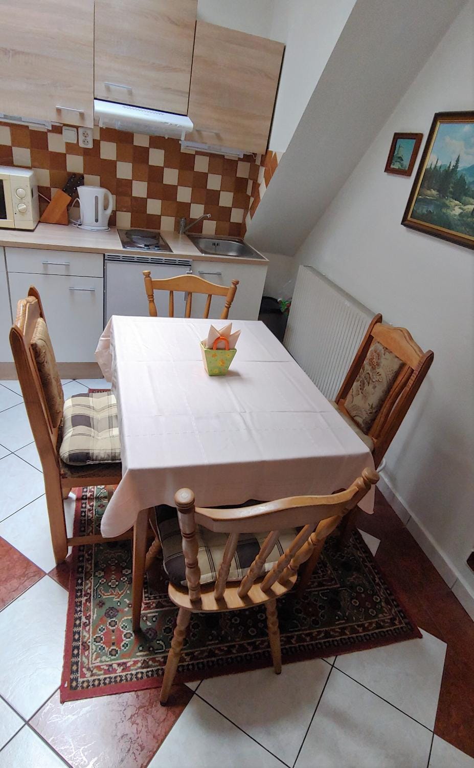 Kitchen or kitchenette, Seating area, Dining area