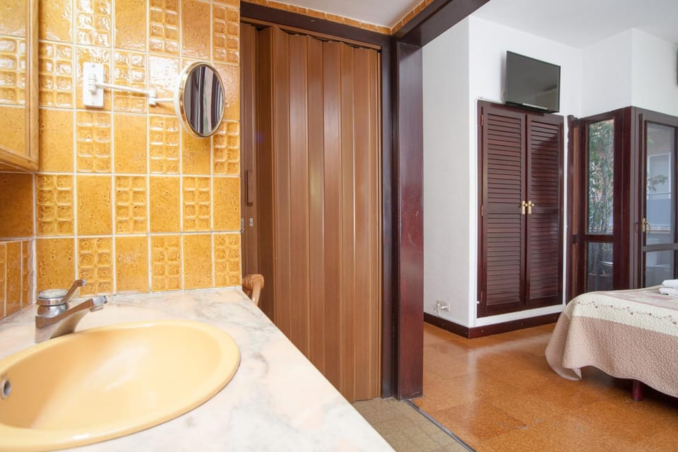 Bathroom, Bedroom