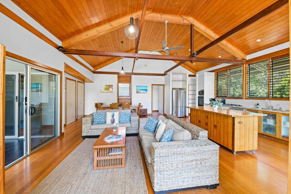 Living room, Seating area, Dining area, kitchen