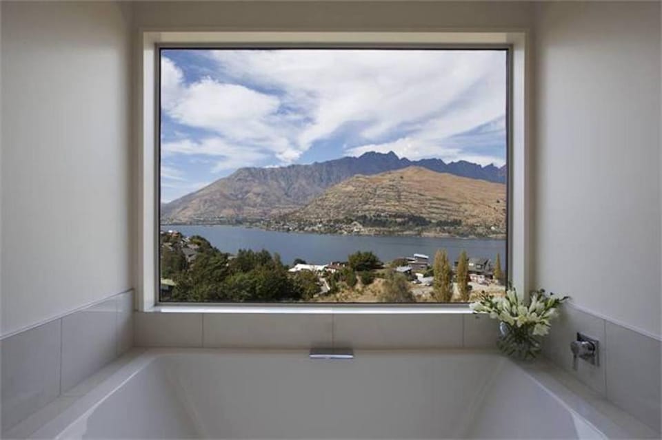 Lake view, Mountain view, Bath
