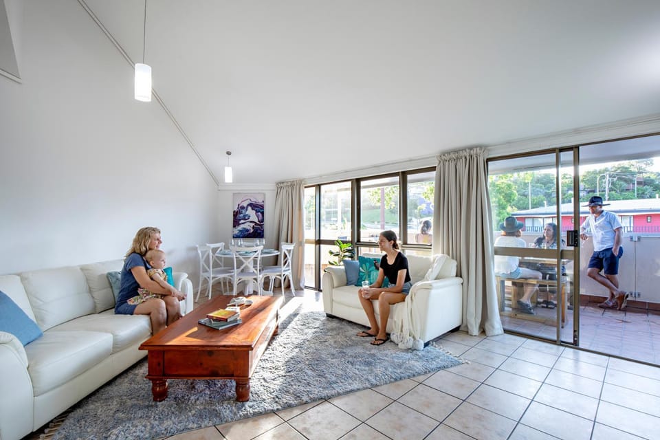 Patio, Living room
