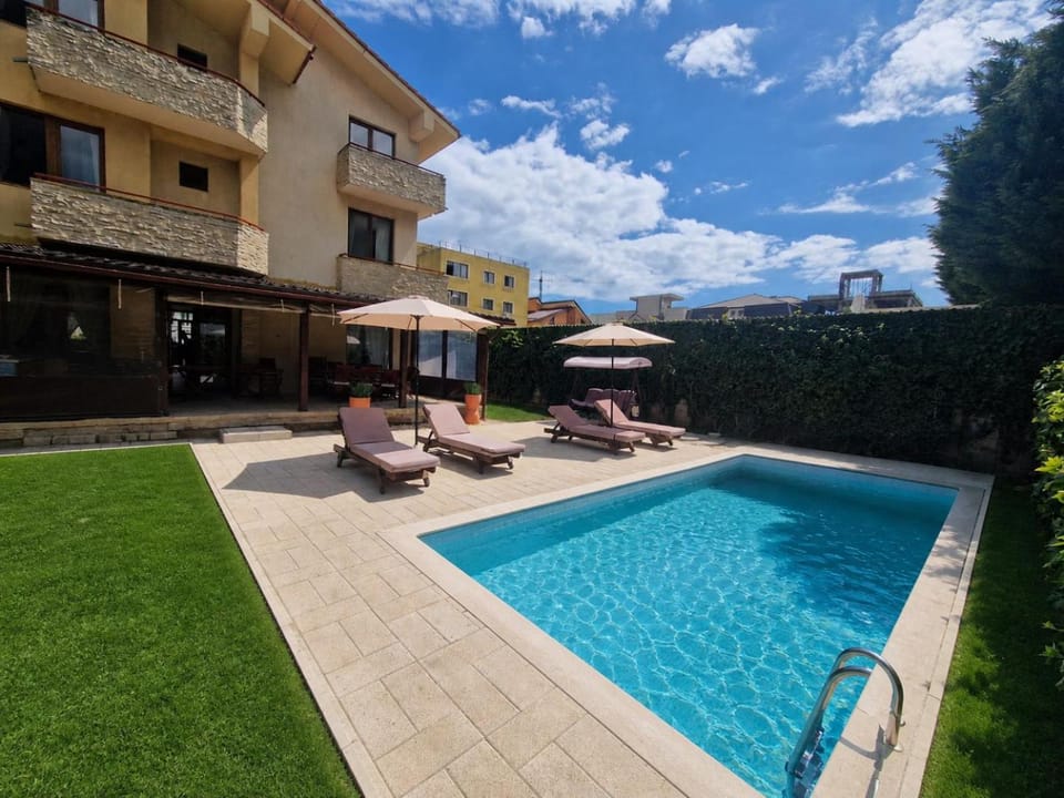 Vila Eclipse Mamaia nord Bed and Breakfast in Constanța County