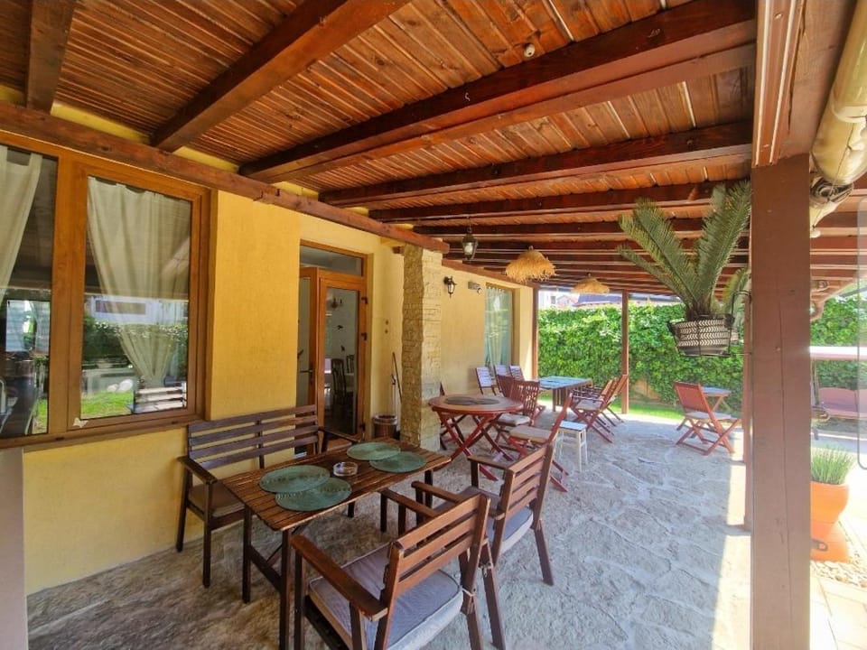 Vila Eclipse Mamaia nord Bed and Breakfast in Constanța County