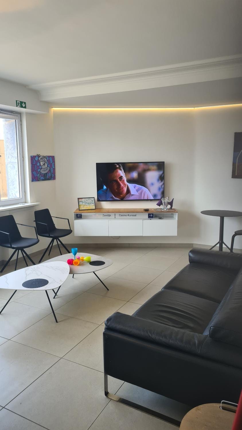 Communal lounge/ TV room, TV and multimedia, Living room