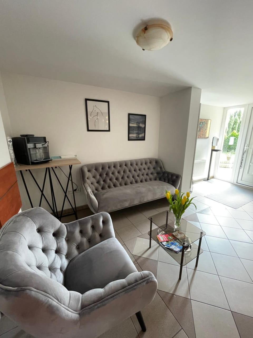 Kitchen or kitchenette, Living room, Seating area