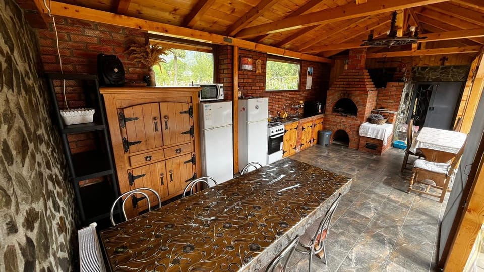 BBQ facilities, Kitchen or kitchenette, Seating area, Communal kitchen