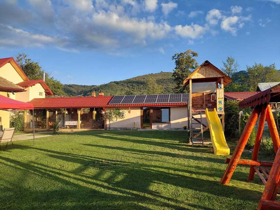 Garden view, Mountain view