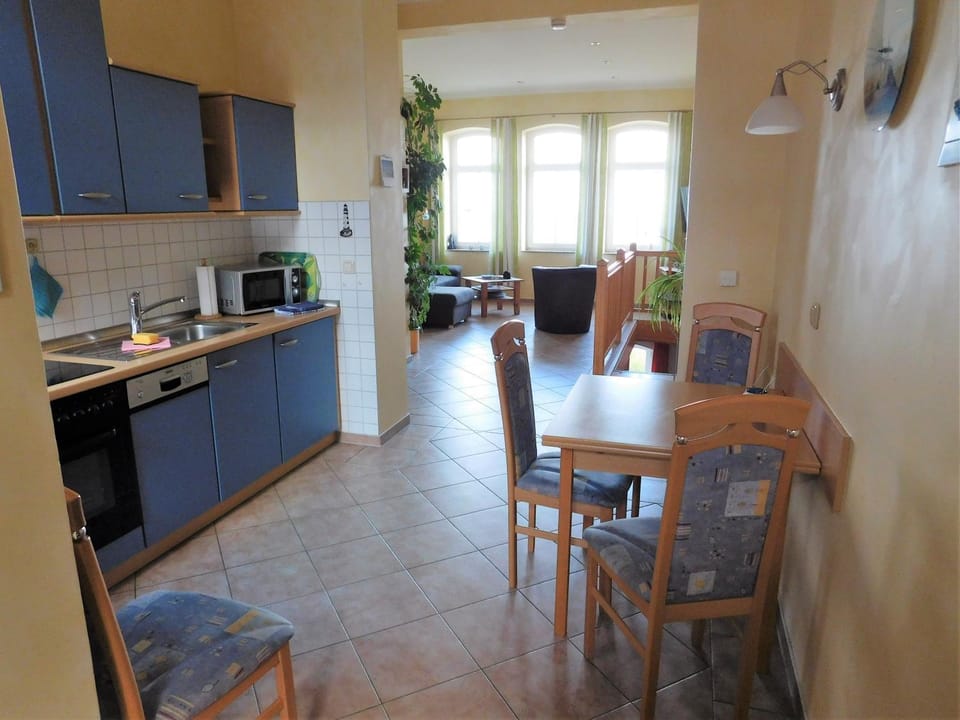 Seating area, Dining area, kitchen