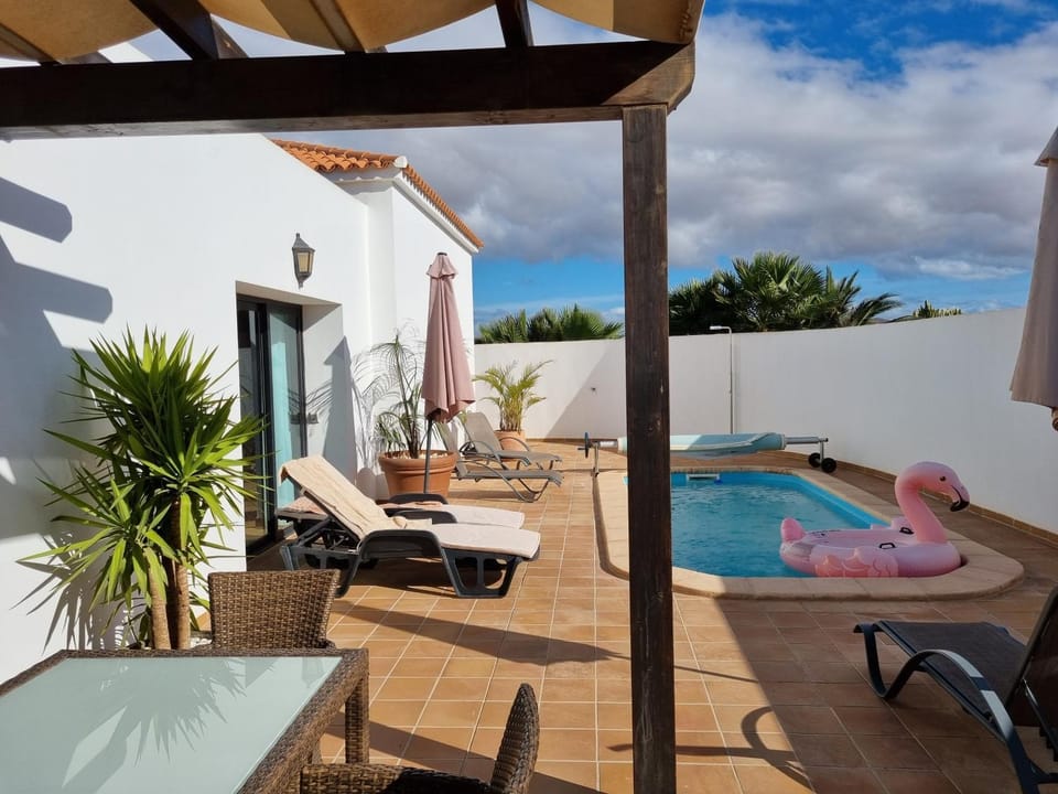 View (from property/room), Pool view, Swimming pool, sunbed