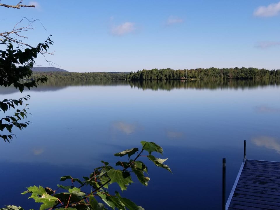 La Parade du Huard - Lac et Spa Chalet in Maine