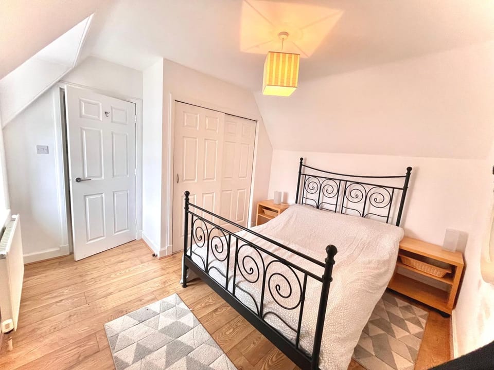 Bed, Photo of the whole room, Bedroom, wardrobe