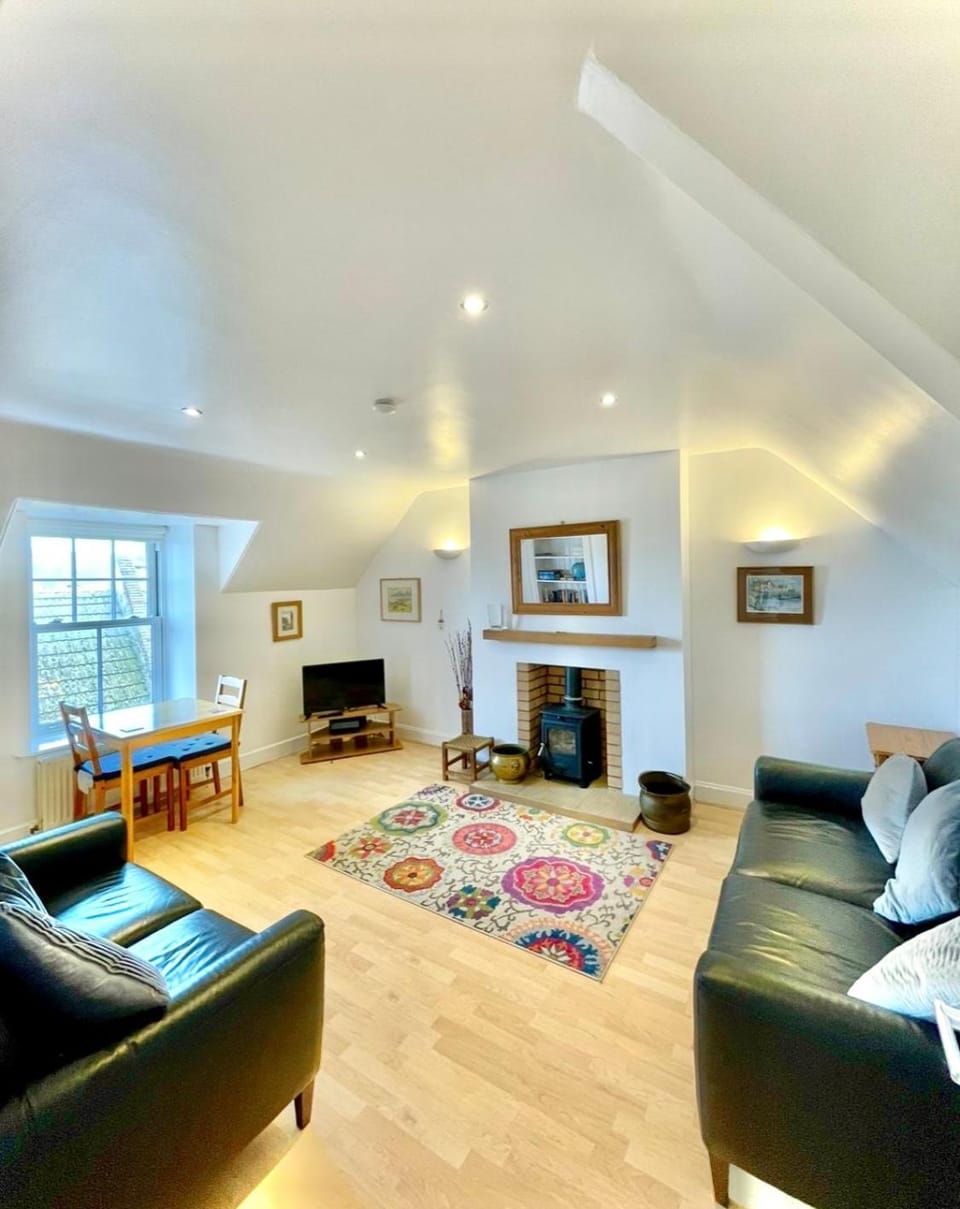 TV and multimedia, Living room, Seating area, Dining area, Sea view, flat iron