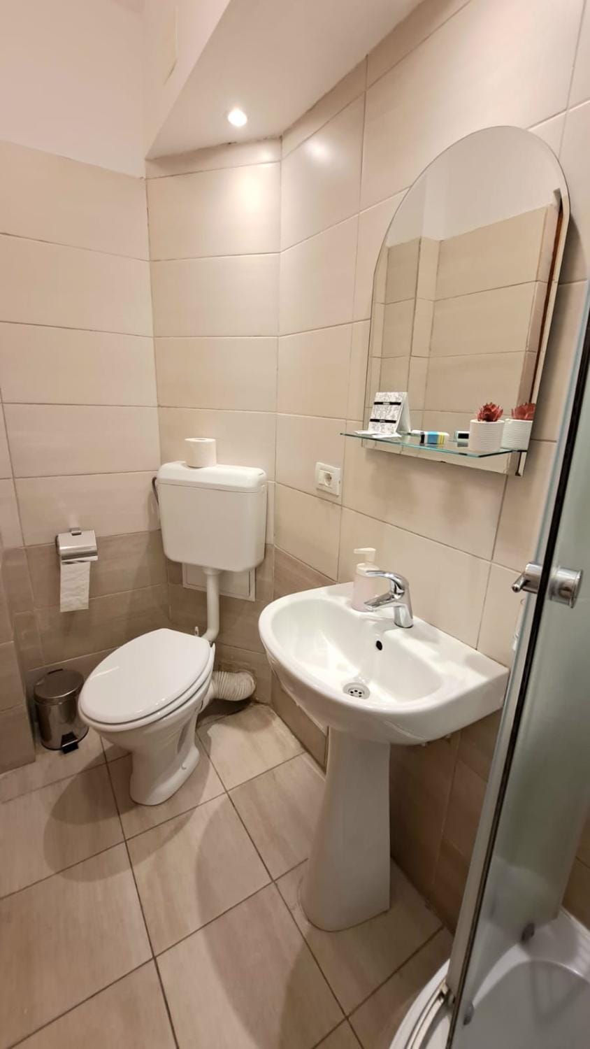 Închiriez garsoniera în regim hotelier unirii Apartment in Bucharest