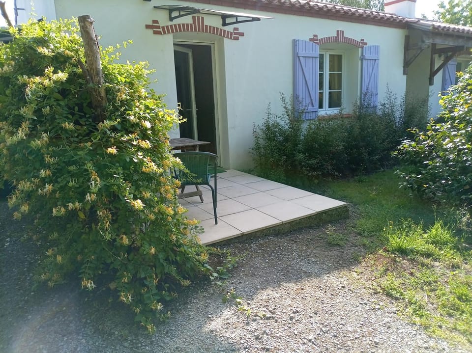 l'Eden naturiste écureuil Vacation rental in Pays de la Loire