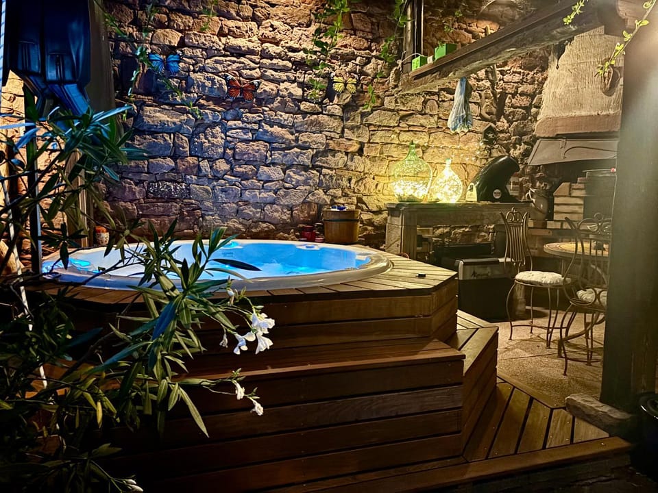 Hot Tub, Spa and wellness centre/facilities