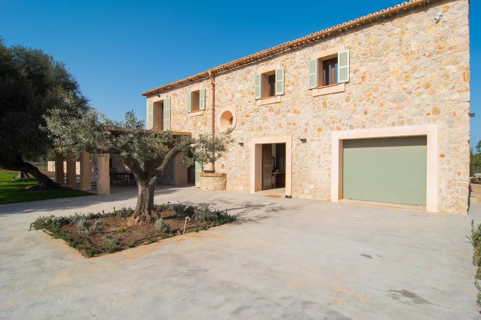 Finca Es Vidrier House in Llevant