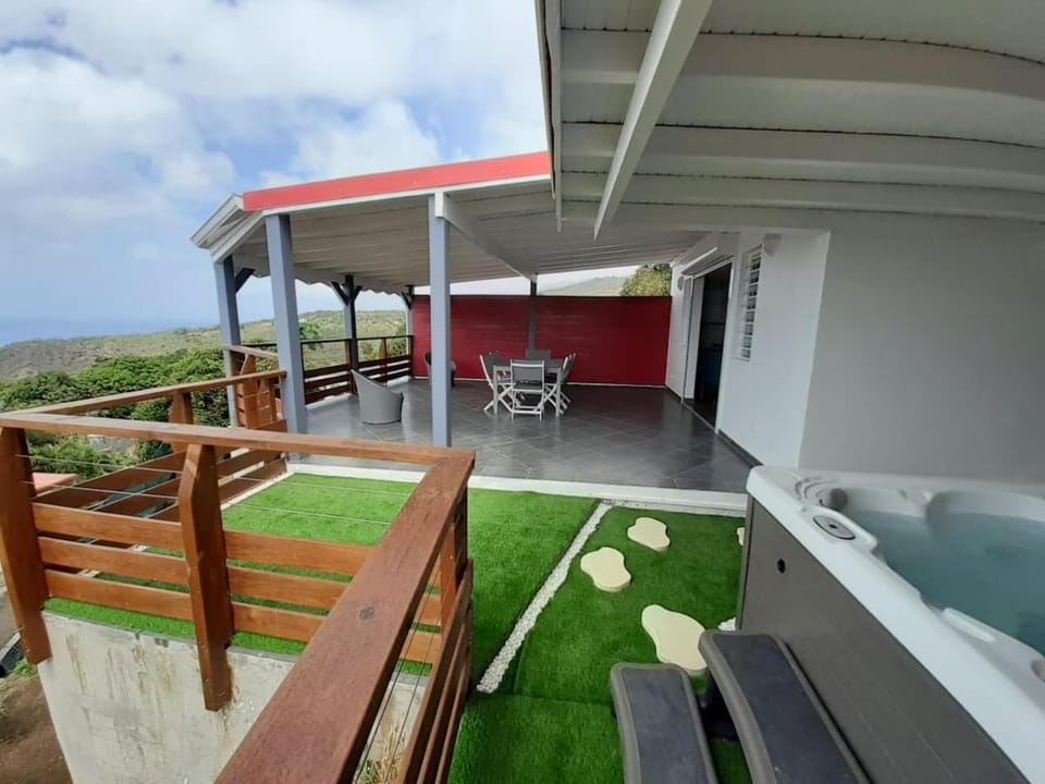 Gîte Passion Kréyol, Vue mer et montagne, SPA privé House in Leeward Islands