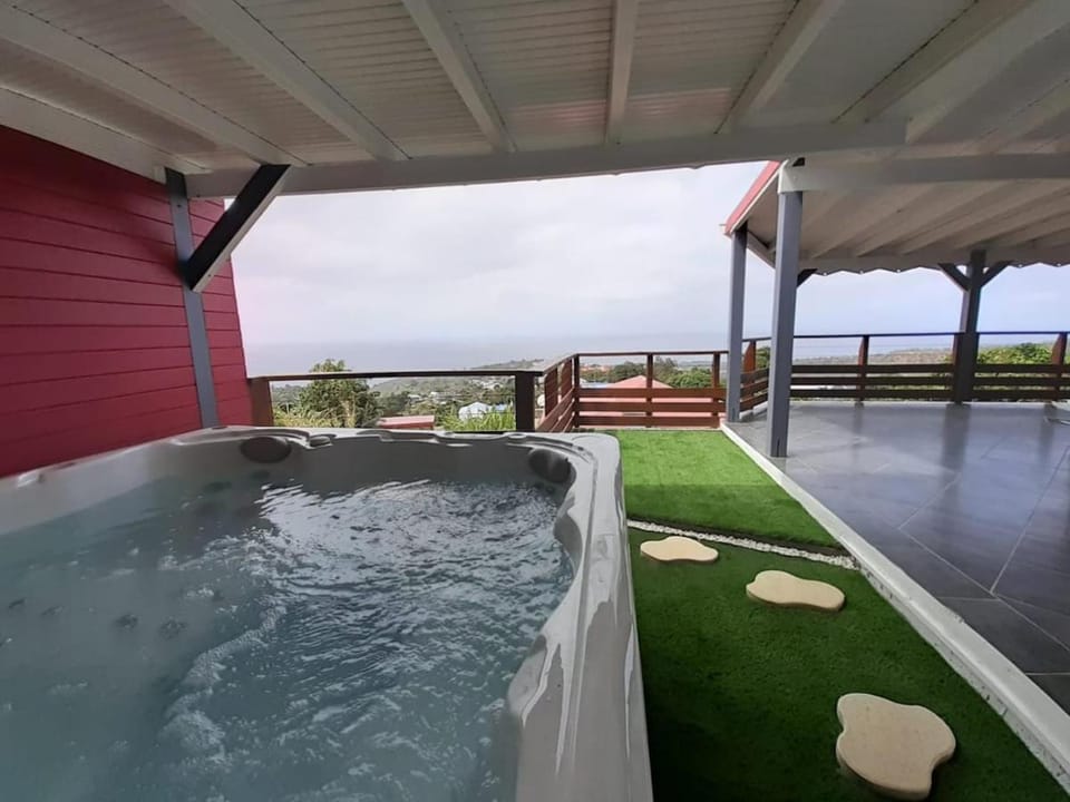 Gîte Passion Kréyol, Vue mer et montagne, SPA privé House in Leeward Islands