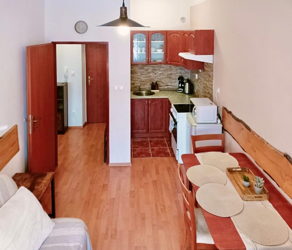Kitchen or kitchenette, Living room, Seating area, oven, stove
