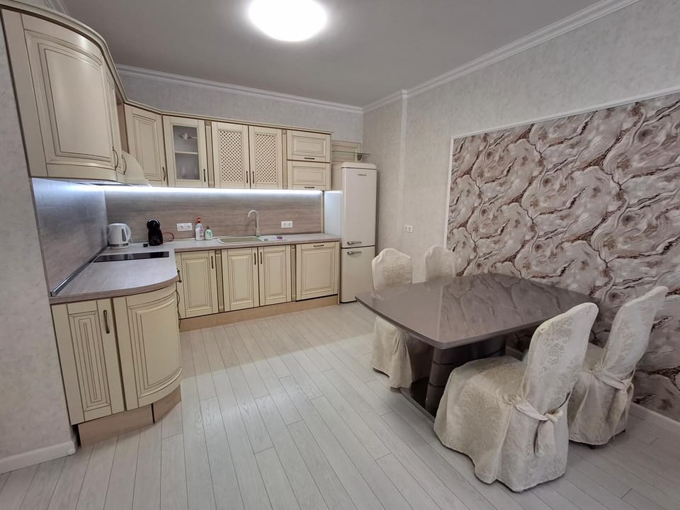 Kitchen or kitchenette, Living room, Dining area, oven, stove