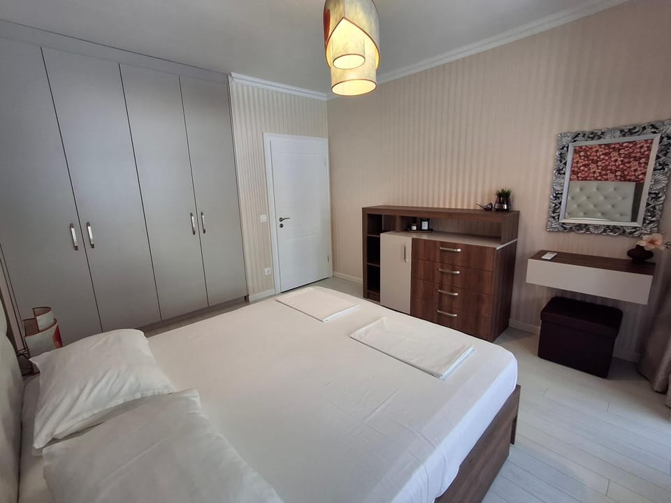 Bed, Photo of the whole room, Bedroom, wardrobe